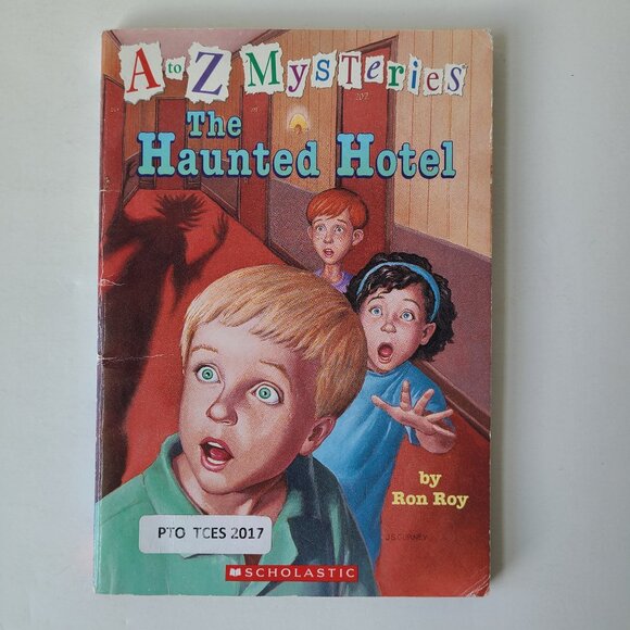 5/$12 Vintage A to Z Mysteries 8 The Haunted Hotel Kids Chapter Book Ron Roy - Picture 1 of 2